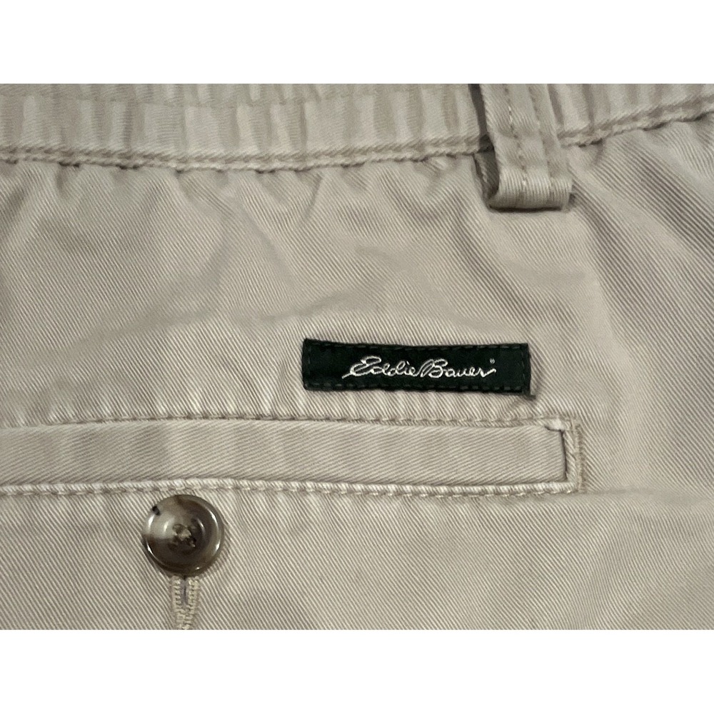 Eddie Bauer Mens Pleated Chino Shorts Khaki Tan Cotton Elastic Waist Size 46 - Picture 3 of 6